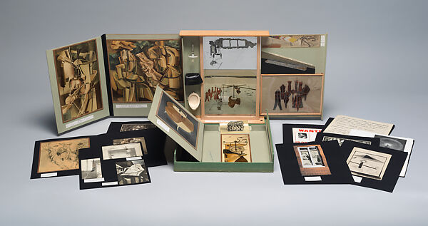 Boîte-en-valise (De ou par Marcel Duchamp ou Rrose Sélavy), Marcel Duchamp (American (born France), Blanville 1887–1968 Neuilly-sur-Seine), Sixty-eight miniature replicas and reproductions of works by Duchamp in a cloth-covered cardboard box