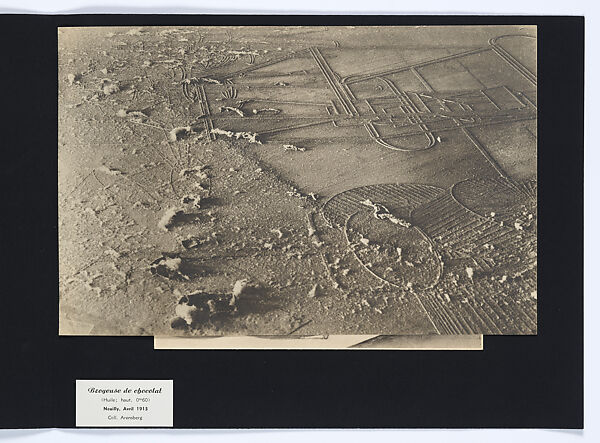 Boîte-en-valise (De ou par Marcel Duchamp ou Rrose Sélavy), Marcel Duchamp (American (born France), Blanville 1887–1968 Neuilly-sur-Seine), Sixty-eight miniature replicas and reproductions of works by Duchamp in a cloth-covered cardboard box