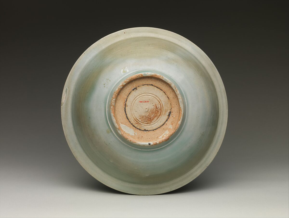 Dish, Earthenware with cream white glaze and iron-brown underglaze decoration, Thailand (Si Satchanalai)
