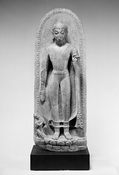 Standing Buddha, Black stone, India (Bihar) 