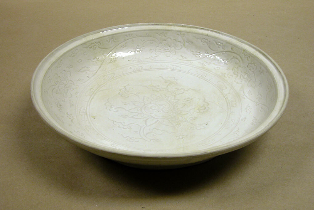 Large Incised Dish, White stoneware with transparent glaze, Vietnam 