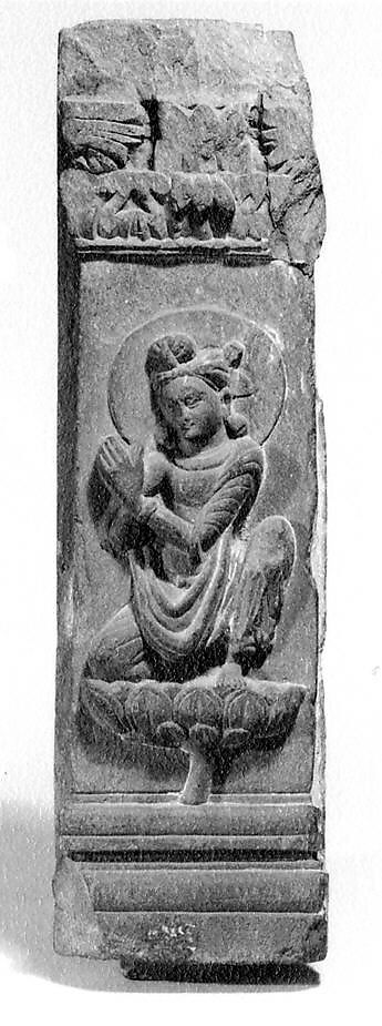 Kneeling Bodhisattva, Gray schist, Pakistan (ancient region of Gandhara) 