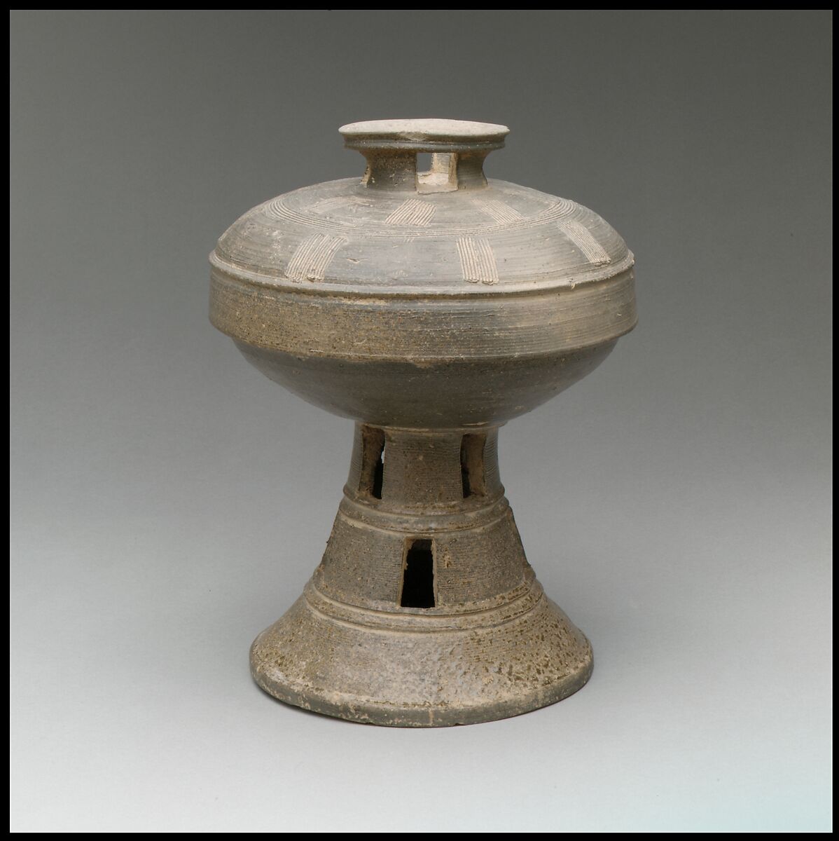 Pedestal dish with cover, Stoneware with traces of incidental ash glaze, Korea 