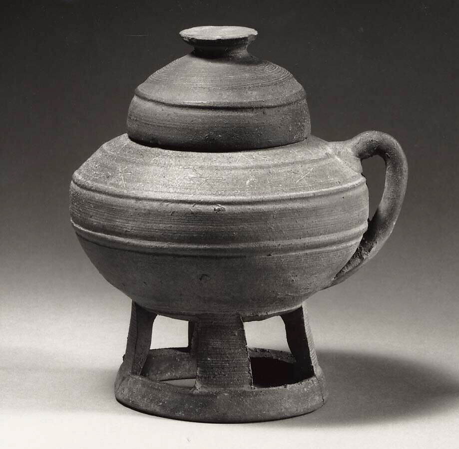 Pedestal jar with handle and lid, Stoneware, Korea 
