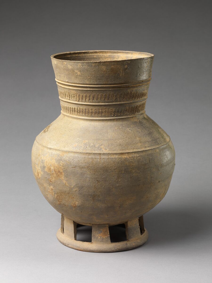 Footed jar, Stoneware with traces of incidental ash glaze, Korea 