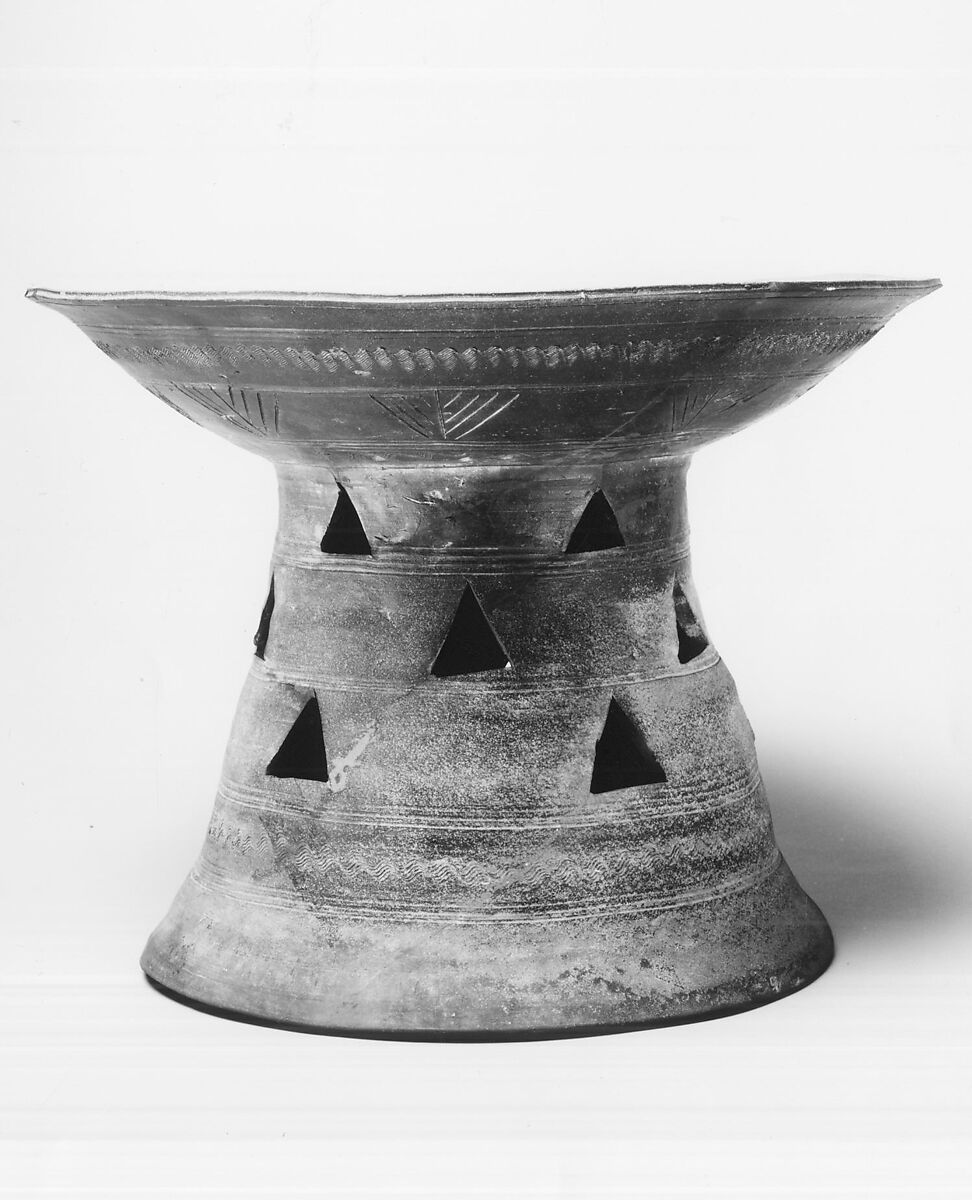 Stand, Stoneware with traces of incidental ash glaze, Korea 