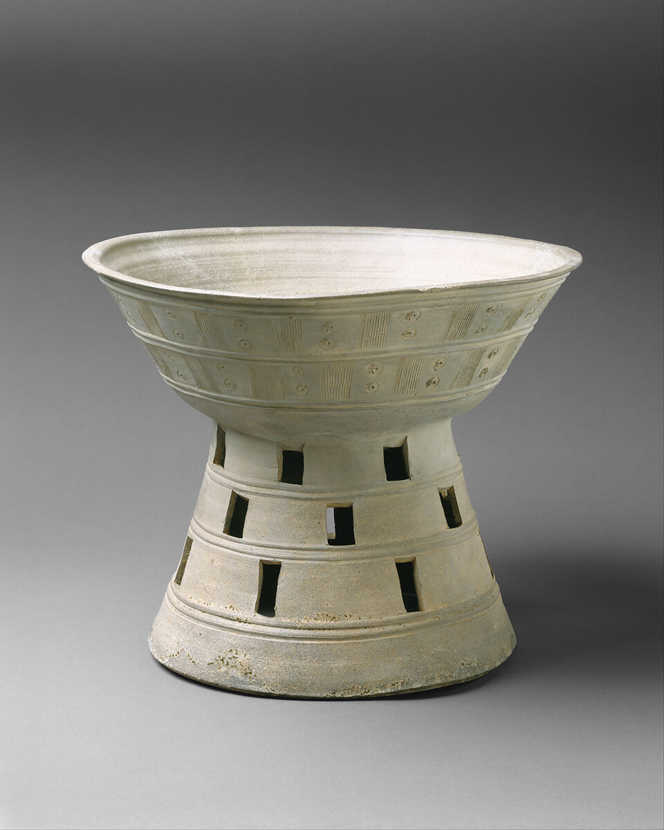 Stand with perforated base, Stoneware with traces of ash glaze, Korea 