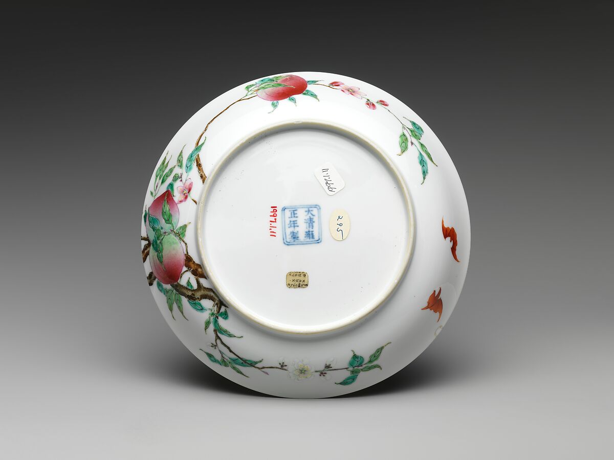 Dish with peaches and bats, Porcelain painted in overglaze polychrome enamels (Jingdezhen ware), China