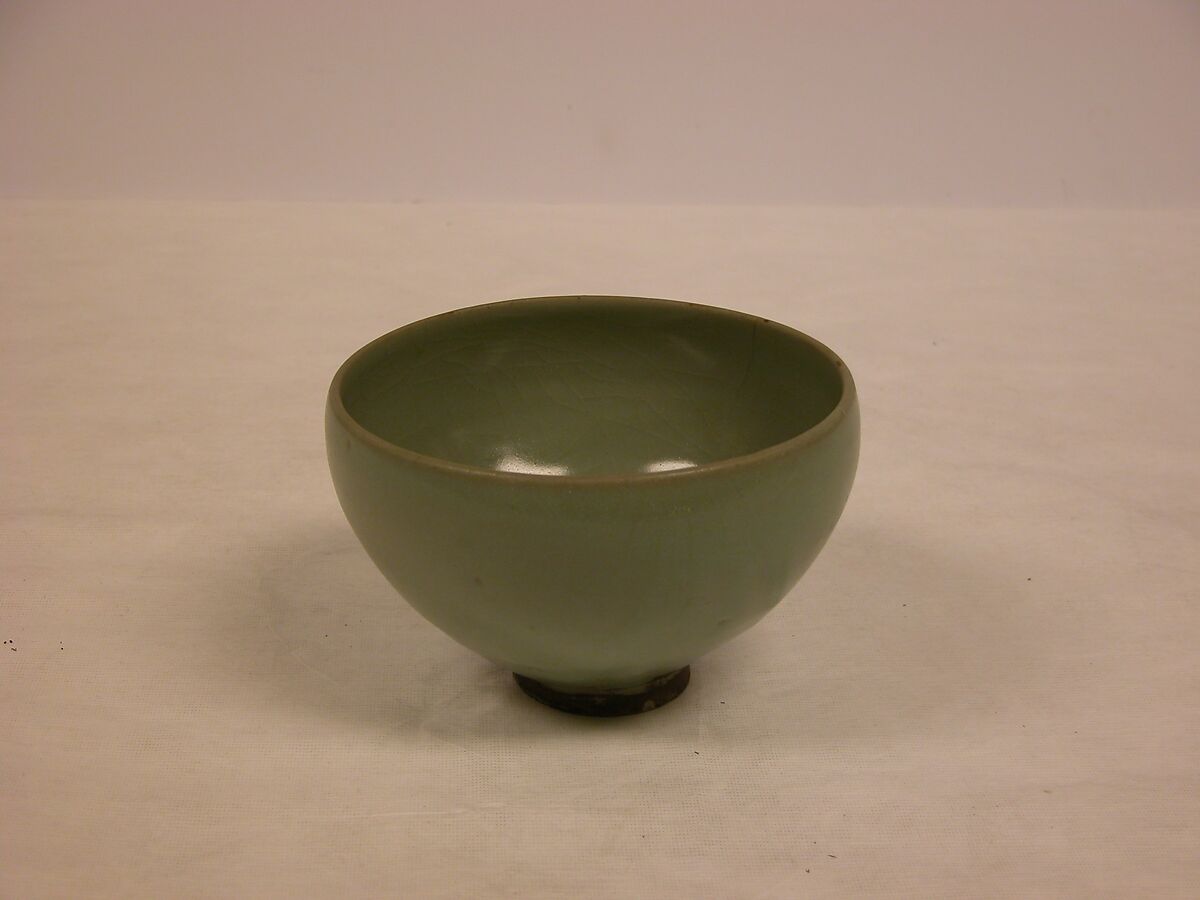 Bowl, Porcelaneous grey ware with glaze (Jun ware), China 