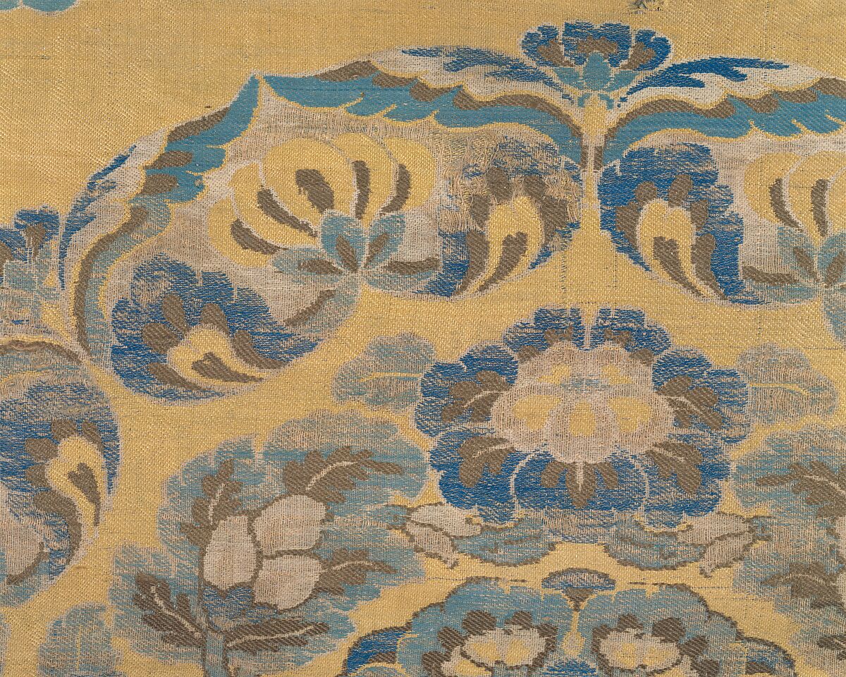 Textile with floral medallion, Weft-faced compound silk twill, China