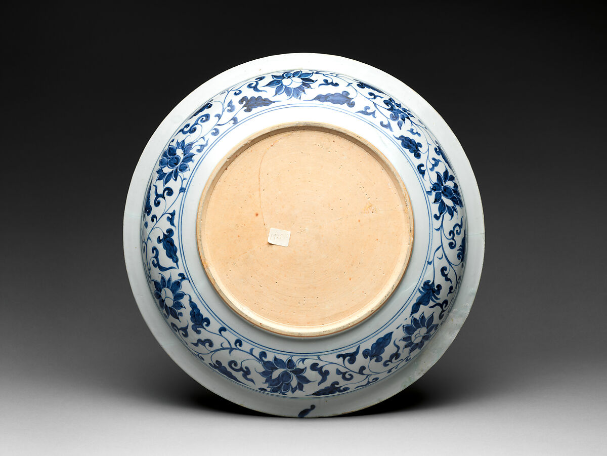 Plate with fish, Porcelain painted with cobalt blue under transparent glaze (Jingdezhen ware), China