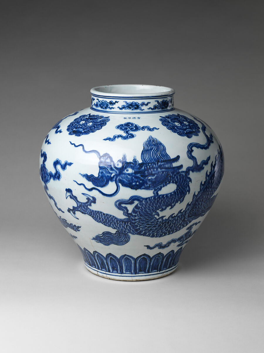 Jar with dragon

, Porcelain painted with cobalt blue under transparent glaze (Jingdezhen ware), China