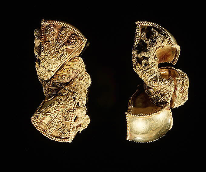 One from a Pair of Ear Ornaments (Prakaravapra Kundala), Gold, sheet, wire and granulation, India, Andhra Pradesh