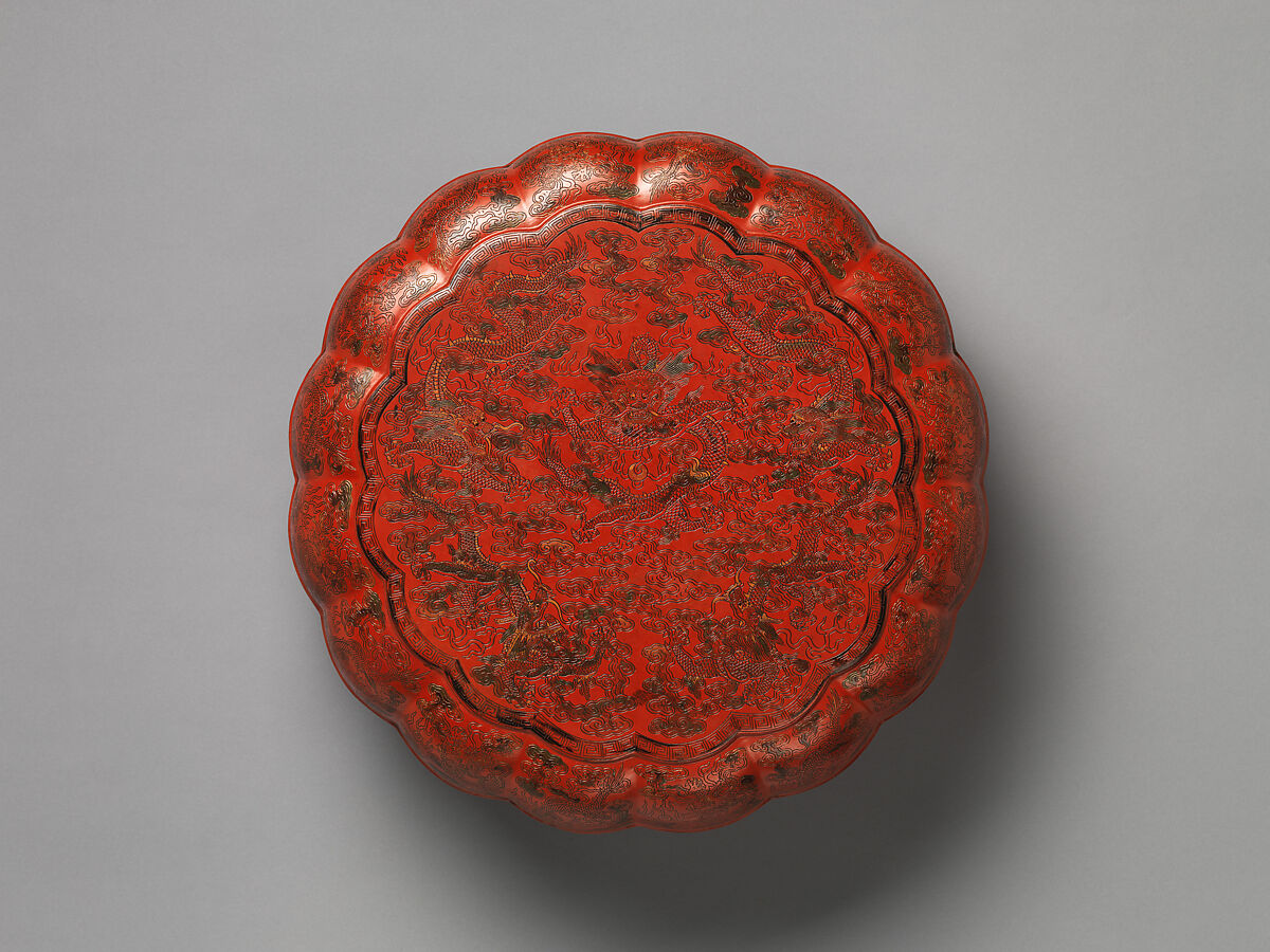 Sixteen-lobed box, Polychrome lacquer with filled-in and engraved gold decoration, China