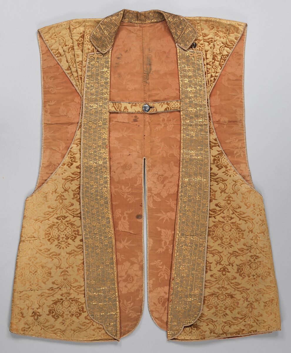 Surcoat (Jinbaori), Body: China, for the European market, late 16th–17th century; silk velvet, cut and voidedLining: China, late 16th–17th century; silk damaskLapels: Japan, probably 18th century; lampas, silk and gilt-paper strips, Japan
