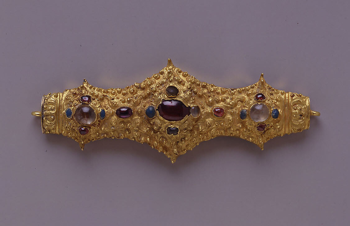 Sacred Thread Clasp, Gold, inlaid with colored stones, Indonesia (Java) 