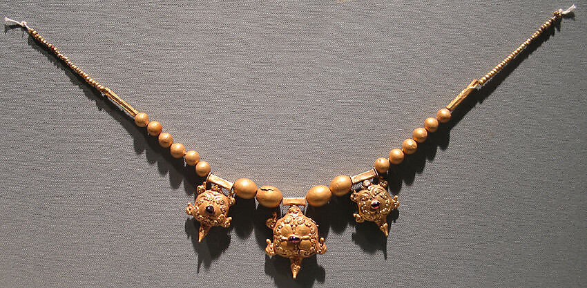 Necklace with Three Tortoise-Shaped Pendants, Gold, Indonesia (Java) 