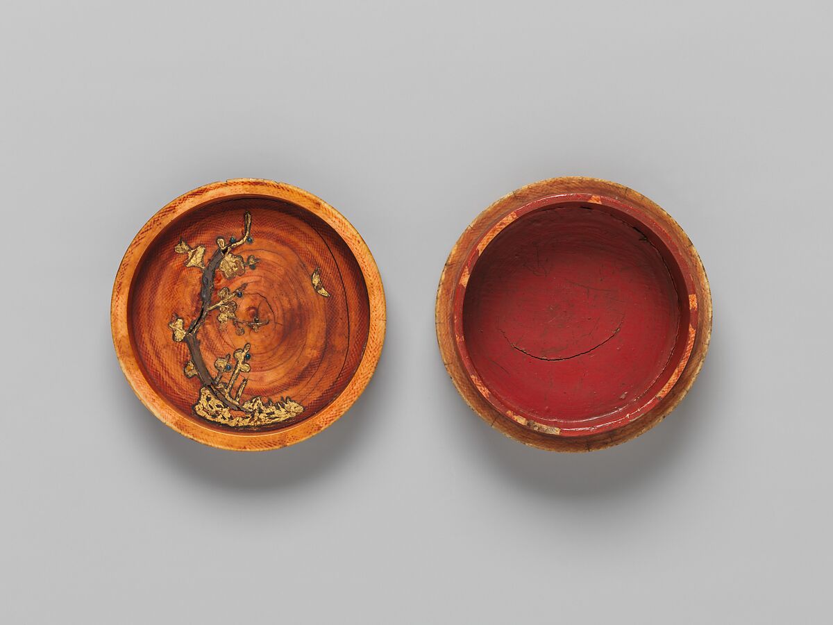 Box with pommel scrolls, Ivory, China