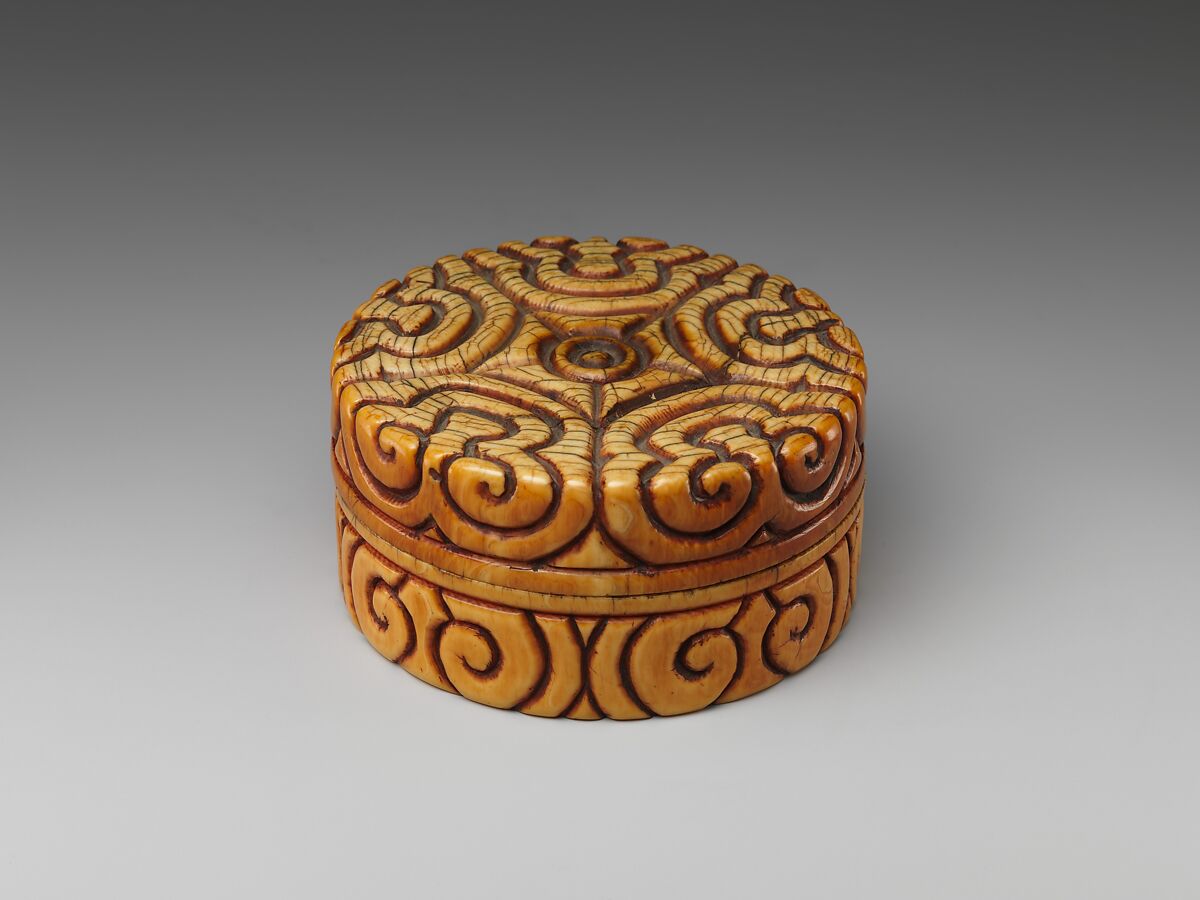 Box with pommel scrolls, Ivory, China 