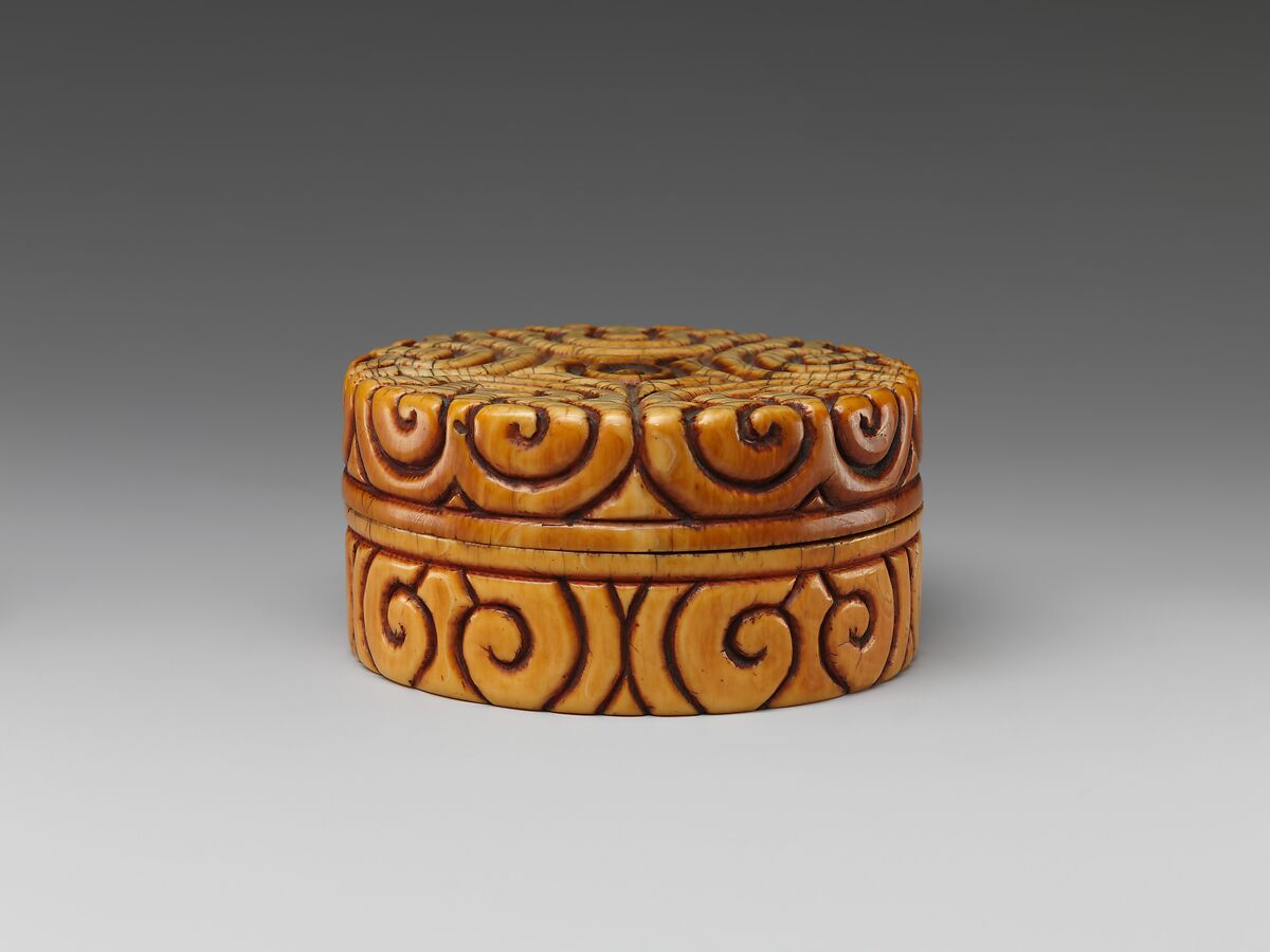 Box with pommel scrolls, Ivory, China