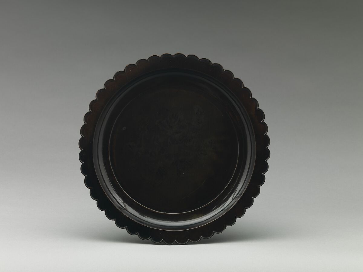 Dish with chrysanthemum-petal rim, Black lacquer with traces of gold decoration, China 