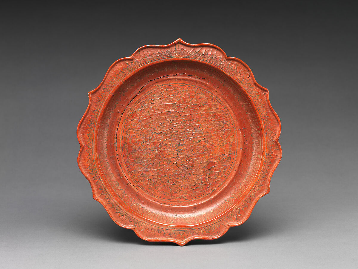 Pedestaled dish with scalloped rim, Red and black lacquer with engraved gold decoration (qiangjin), China 