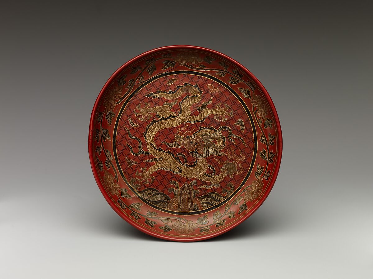 Dish with dragon, Polychrome lacquer with filled-in and engraved gold decoration, China 