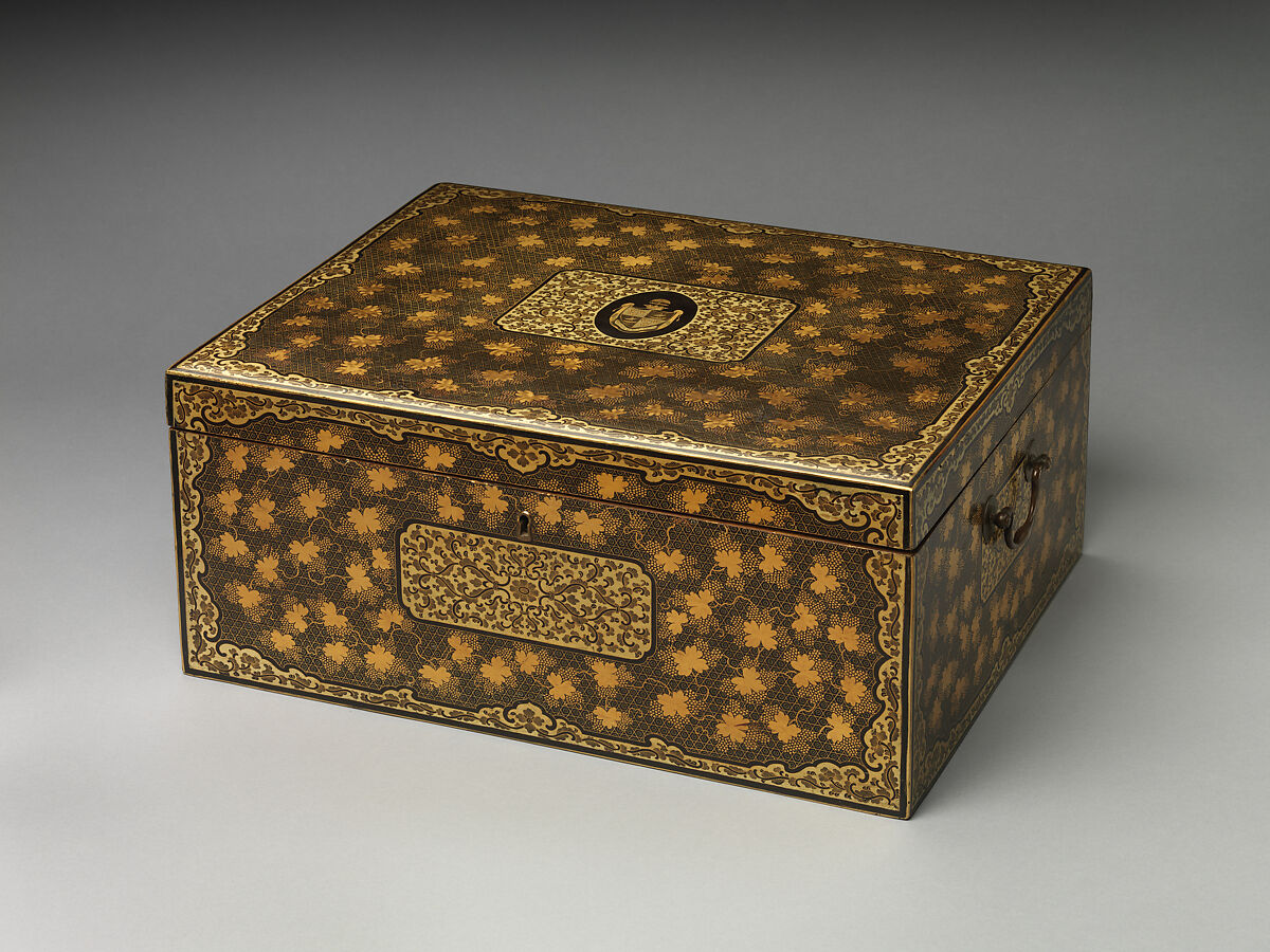 Tea chest with crest of Alexander Hamilton, Black lacquer with gold painting, China 