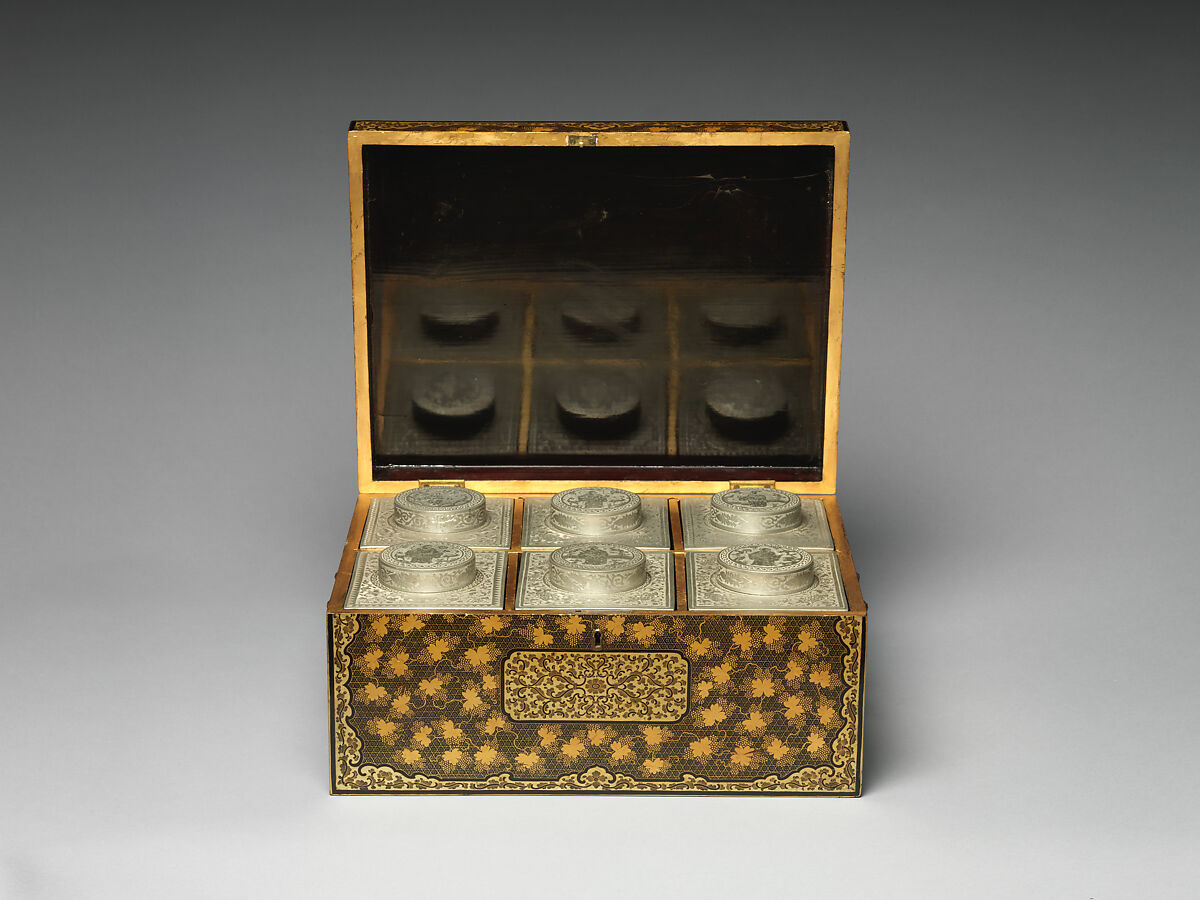 Tea chest with crest of Alexander Hamilton, Black lacquer with gold painting, China