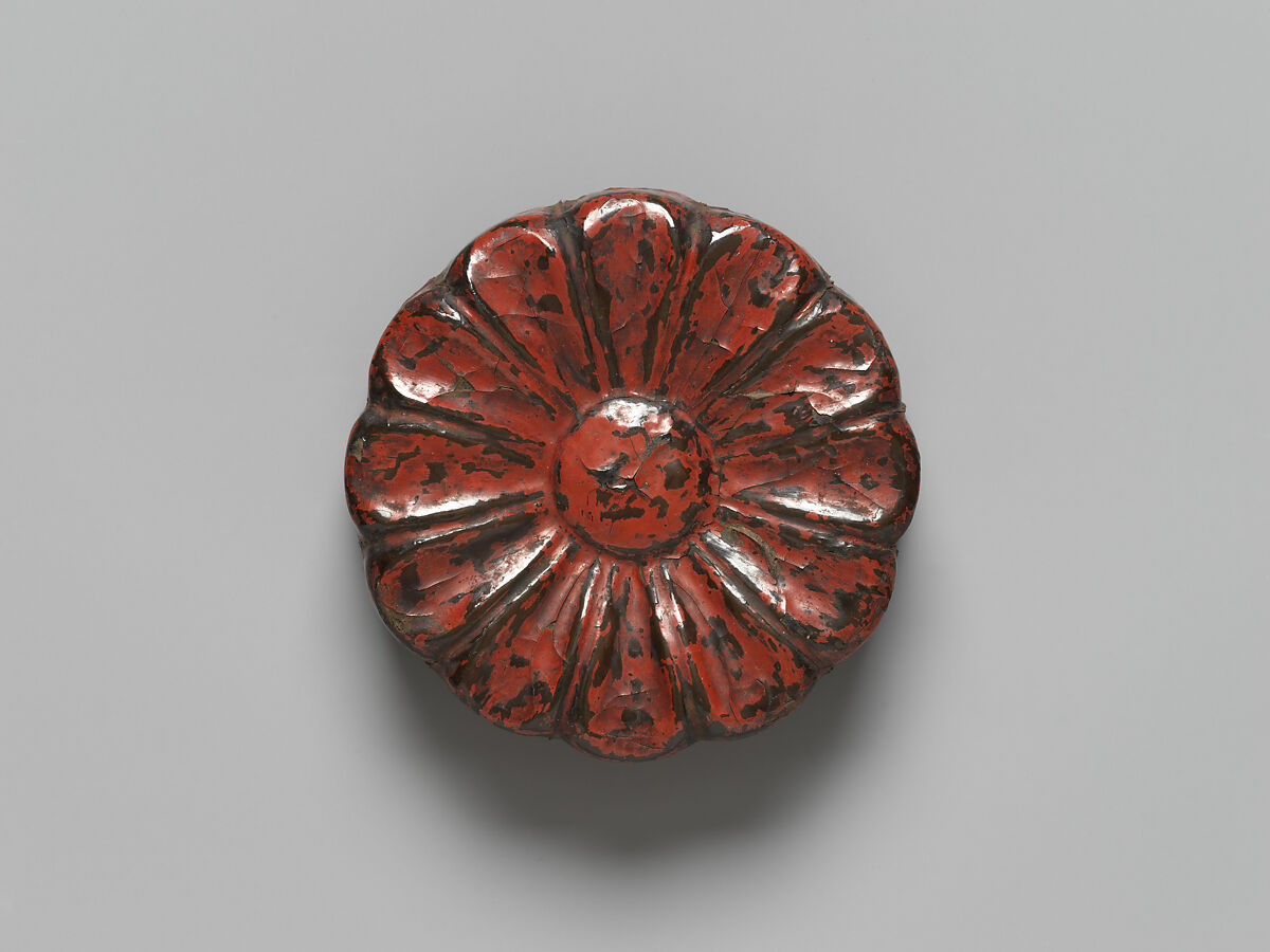 Incense box in shape of a chrysanthemum blossom, Dry lacquer, red over black, Japan