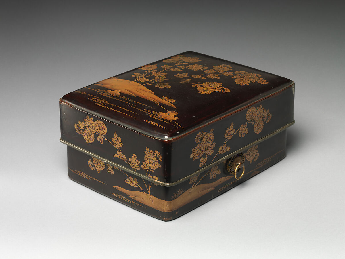 Box for Accessories (Tebako) with Chrysanthemum Boy (Kikujidō) Pattern, Lacquered wood with gold togidashimaki-e on black lacquer, Japan 