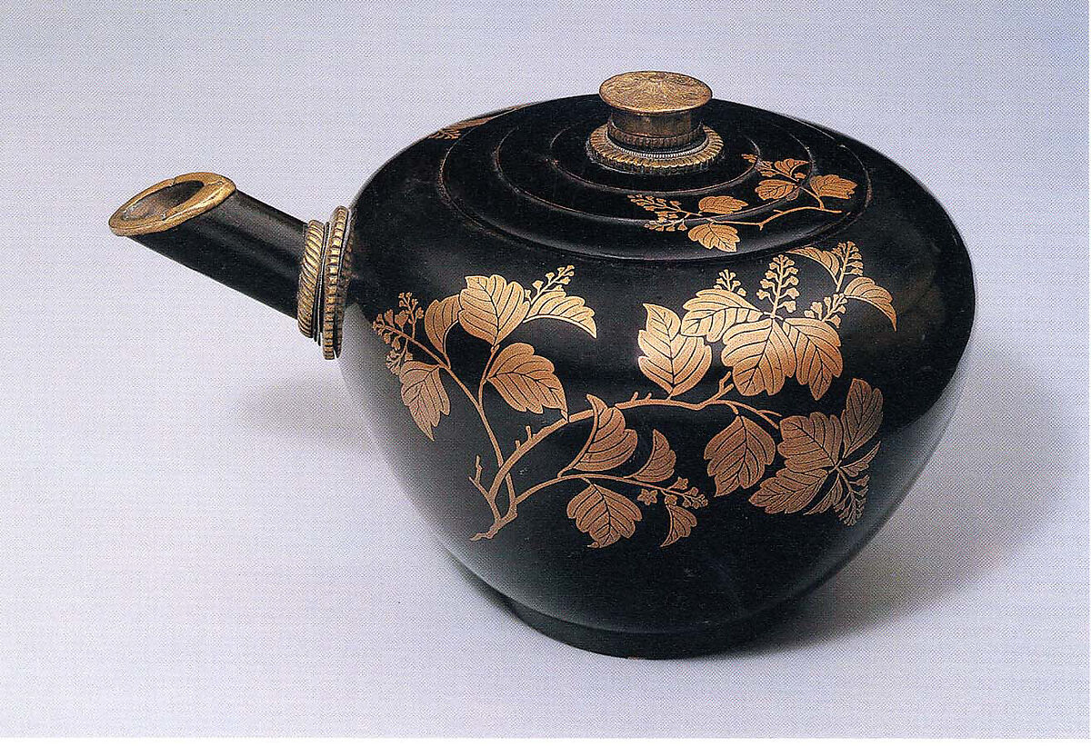 Four-Handled Basin (Tsunodarai) and Pitcher (Hanzō) with Paulownia and Foliage Scroll, Lacquered wood with gold hiramaki-e on black ground with gilt-bronze fittings, Japan