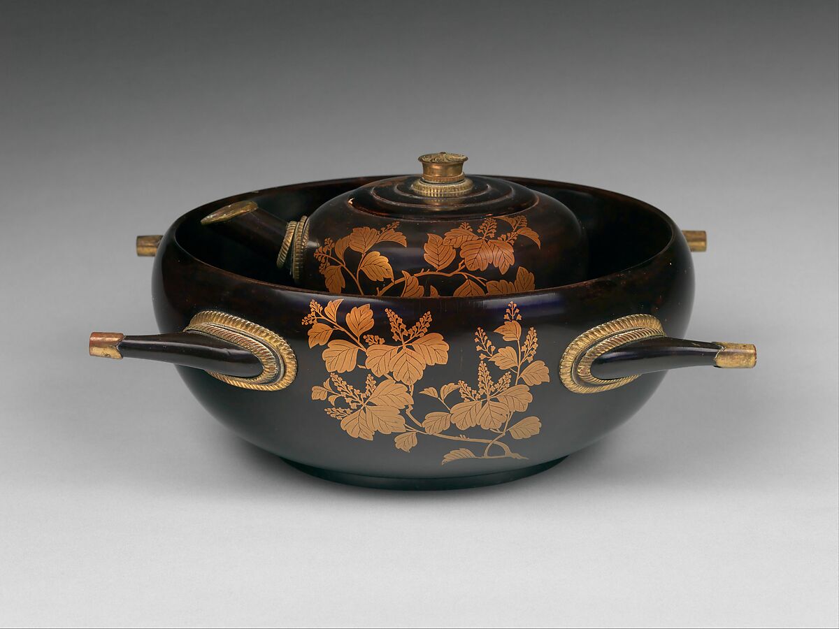 Four-Handled Basin (Tsunodarai) and Pitcher (Hanzō) with Paulownia and Foliage Scroll, Lacquered wood with gold hiramaki-e on black ground with gilt-bronze fittings, Japan 