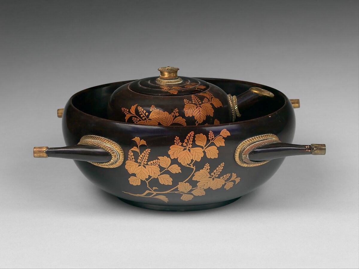 Four-Handled Basin (Tsunodarai) and Pitcher (Hanzō) with Paulownia and Foliage Scroll, Lacquered wood with gold hiramaki-e on black ground with gilt-bronze fittings, Japan