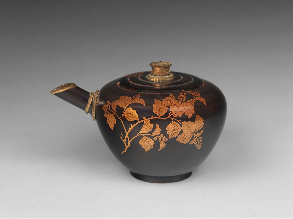 Four-Handled Basin (Tsunodarai) and Pitcher (Hanzō) with Paulownia and Foliage Scroll, Lacquered wood with gold hiramaki-e on black ground with gilt-bronze fittings, Japan