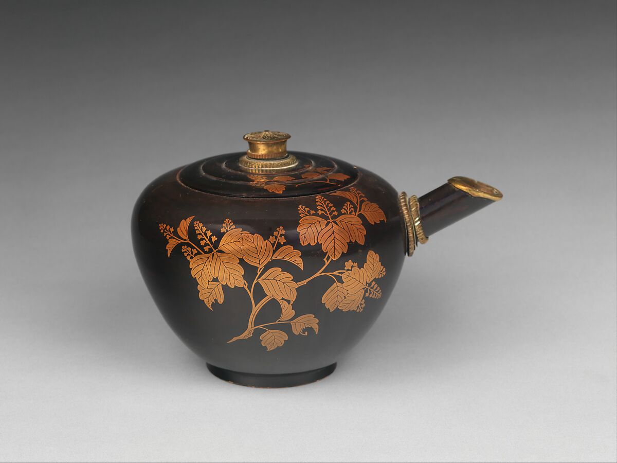 Four-Handled Basin (Tsunodarai) and Pitcher (Hanzō) with Paulownia and Foliage Scroll, Lacquered wood with gold hiramaki-e on black ground with gilt-bronze fittings, Japan