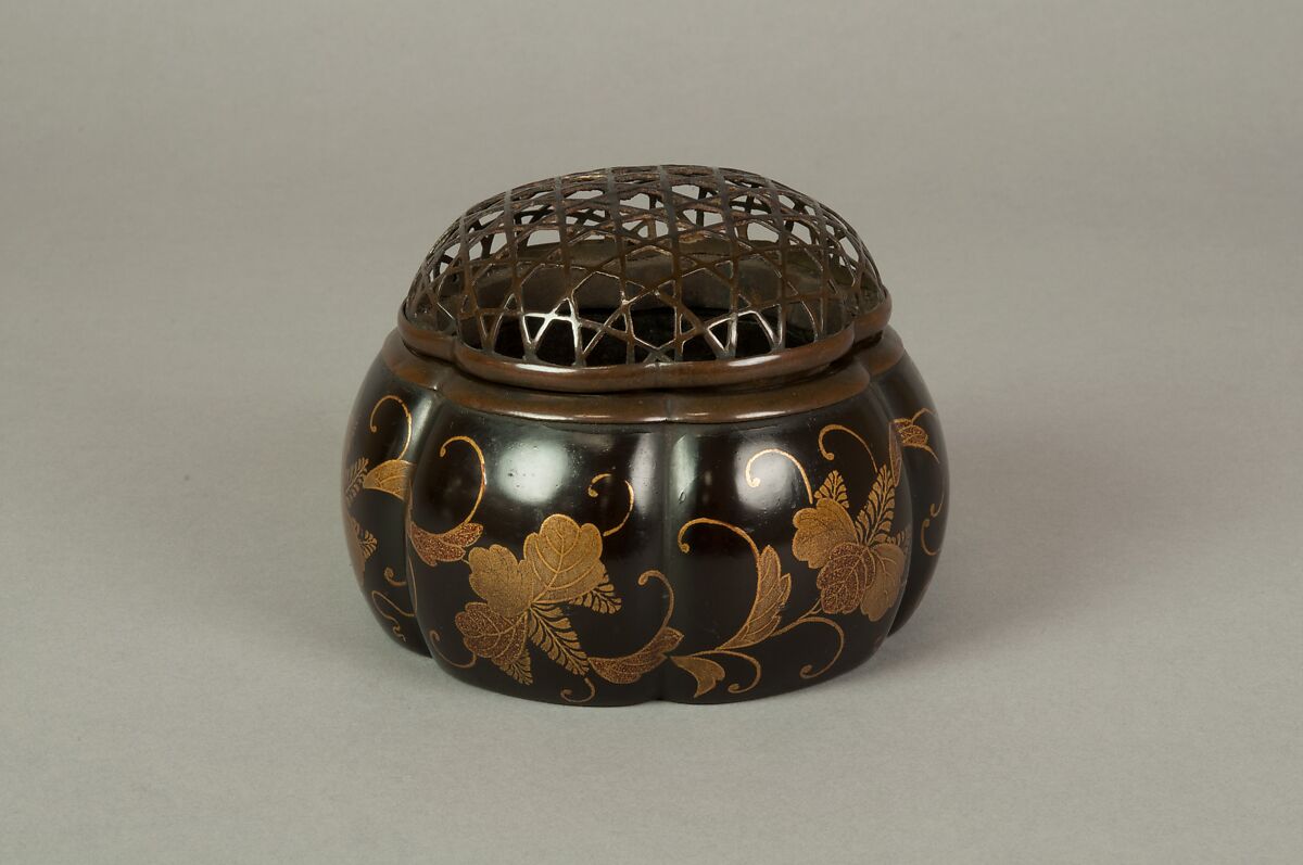 Melon-Shaped Incense Burner (Akoda Kōro) with Paulownia and Foliage Scroll, Lacquered wood with gold hiramaki-e and e-nashiji (“pear-skin picture”) on black ground  , Japan