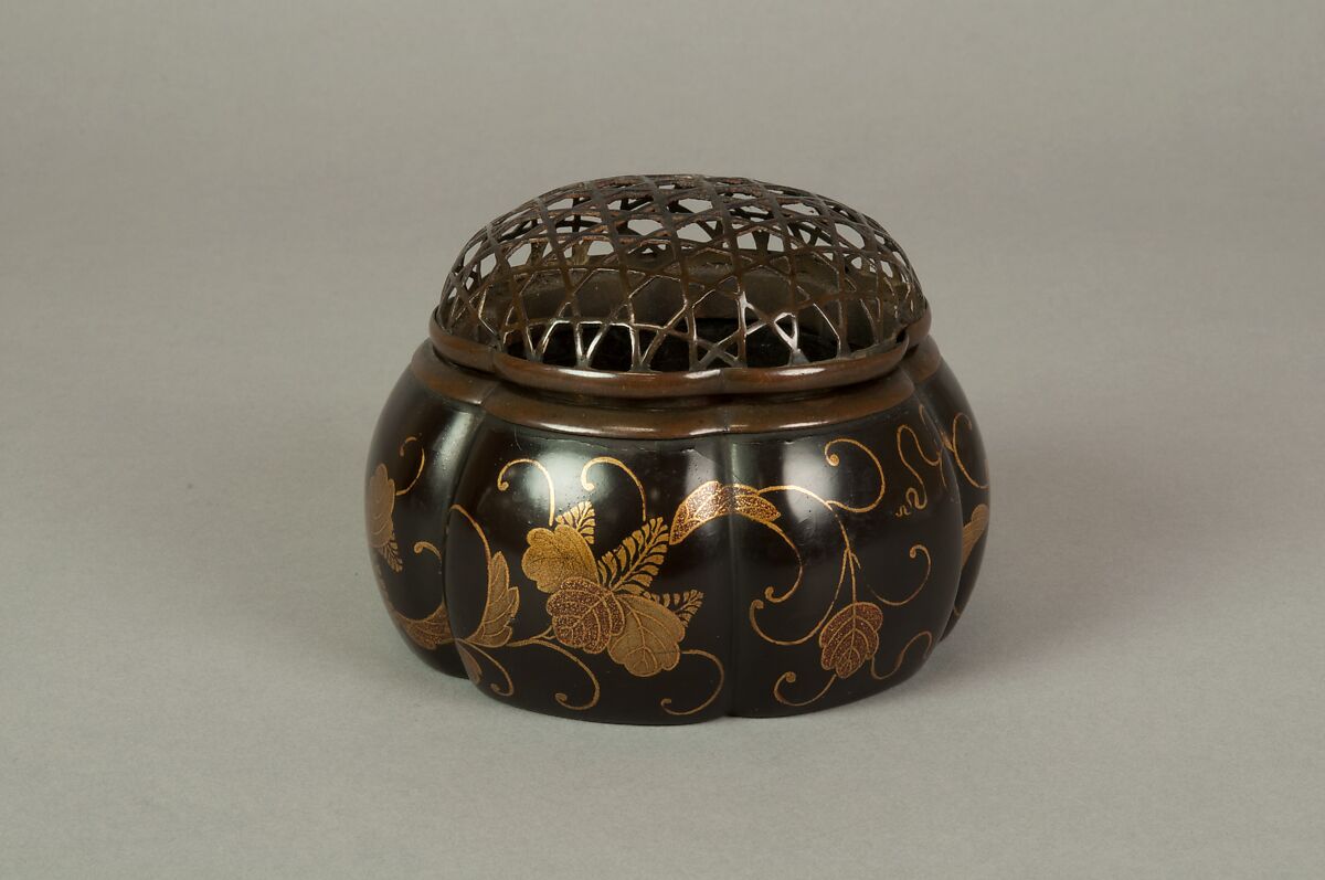 Melon-Shaped Incense Burner (Akoda Kōro) with Paulownia and Foliage Scroll, Lacquered wood with gold hiramaki-e and e-nashiji (“pear-skin picture”) on black ground  , Japan