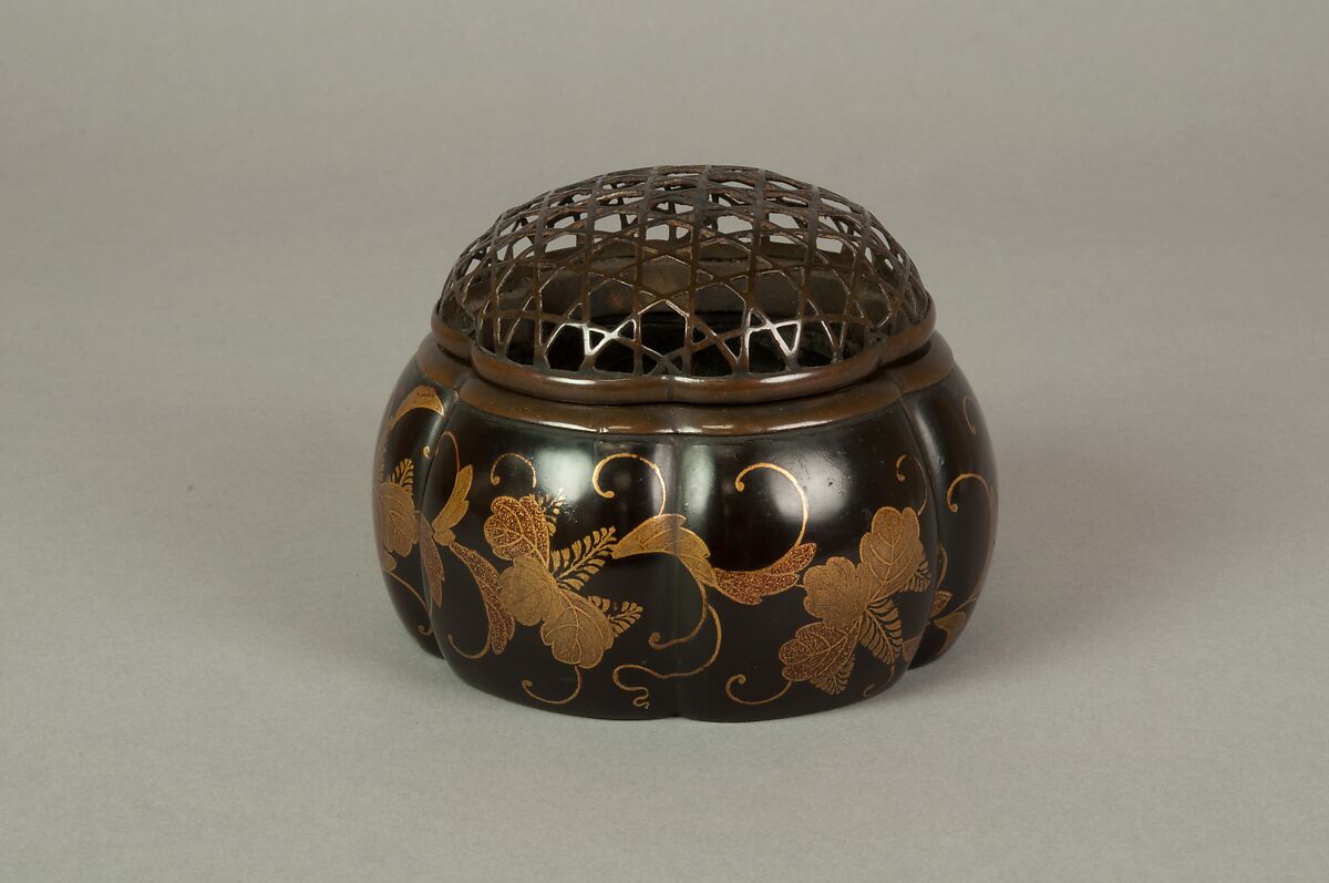 Melon-Shaped Incense Burner (Akoda Kōro) with Paulownia and Foliage Scroll, Lacquered wood with gold hiramaki-e and e-nashiji (“pear-skin picture”) on black ground  , Japan
