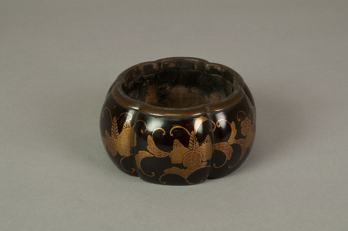 Melon-Shaped Incense Burner (Akoda Kōro) with Paulownia and Foliage Scroll, Lacquered wood with gold hiramaki-e and e-nashiji (“pear-skin picture”) on black ground  , Japan