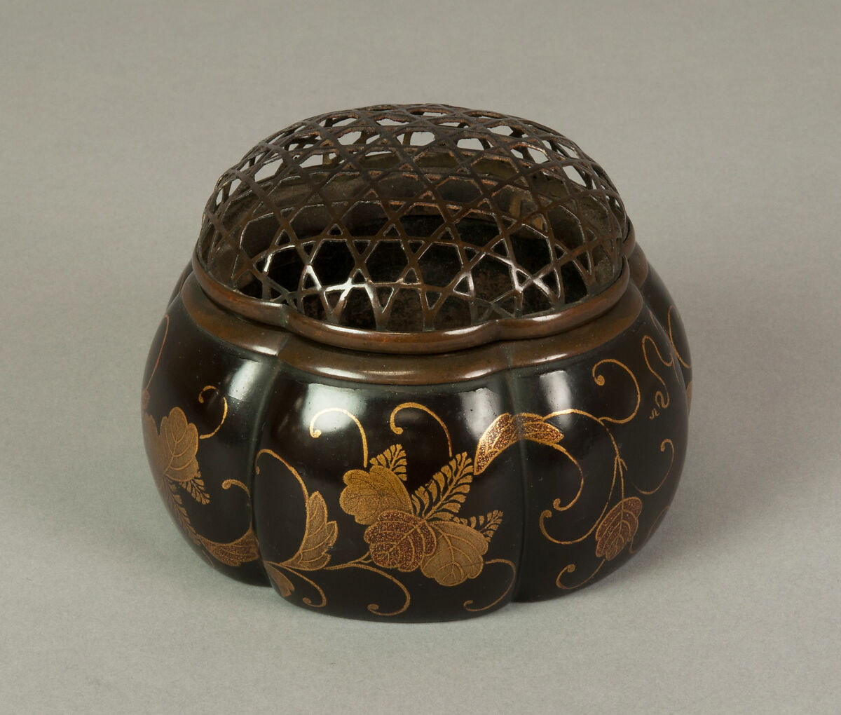 Melon-Shaped Incense Burner (Akoda Kōro) with Paulownia and Foliage Scroll, Lacquered wood with gold hiramaki-e and e-nashiji (“pear-skin picture”) on black ground  , Japan
