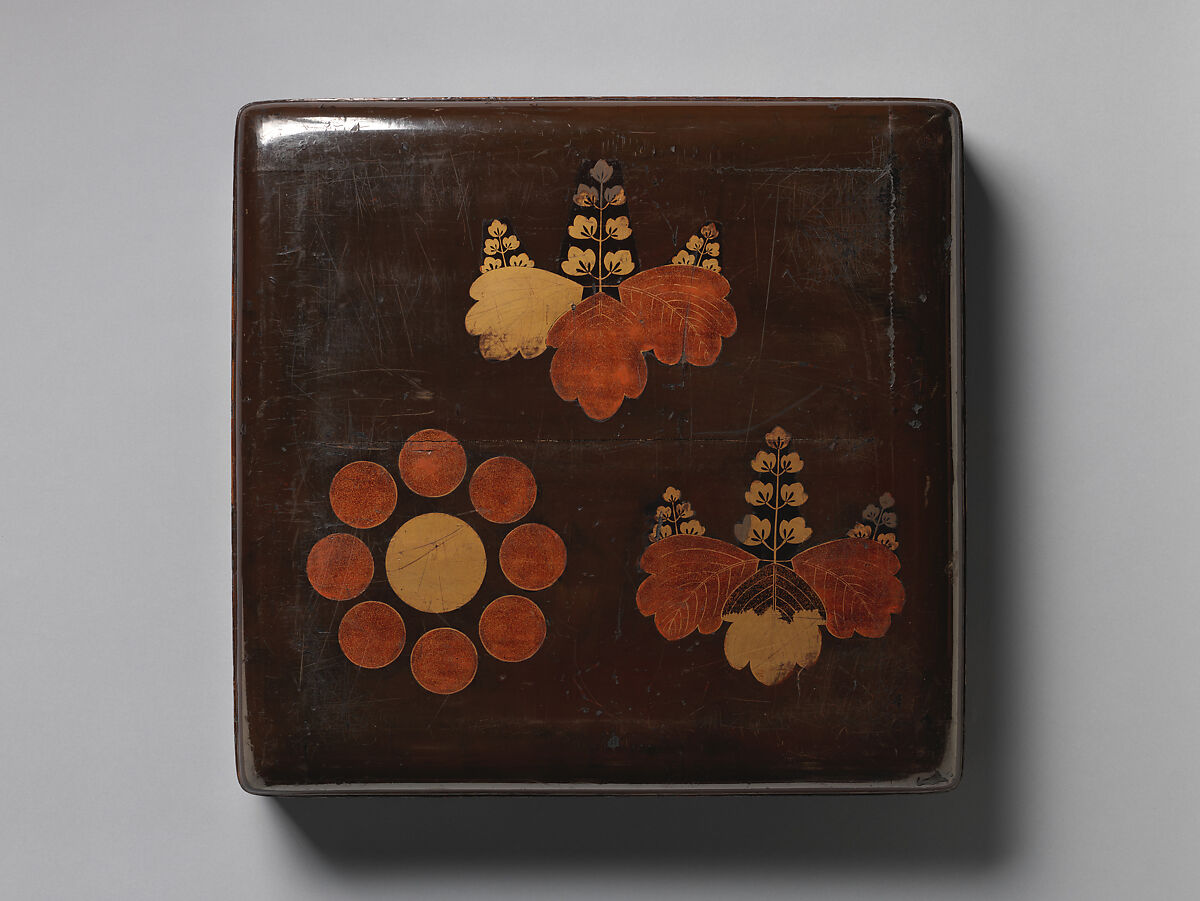 Clothing Tray (Midare-bako) with Paulownia and “Nine Stars” Crests, Lacquered wood with gold, silver hiramaki-e and e-nashiji (“pear-skin picture”) on black ground, Japan