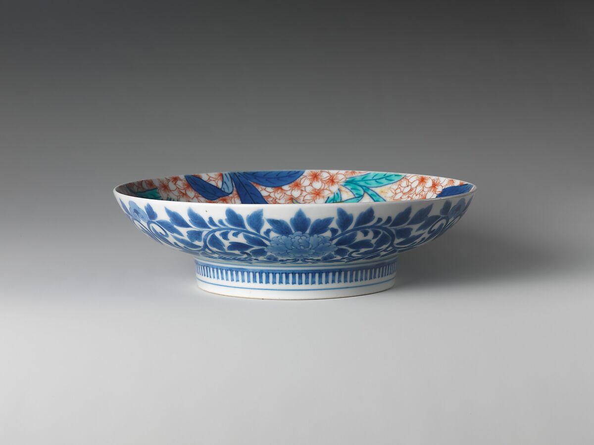 Dish with Peaches, Porcelain with cobalt blue under transparent glaze and polychrome enamels over the glaze (Hizen ware, Nabeshima type), Japan