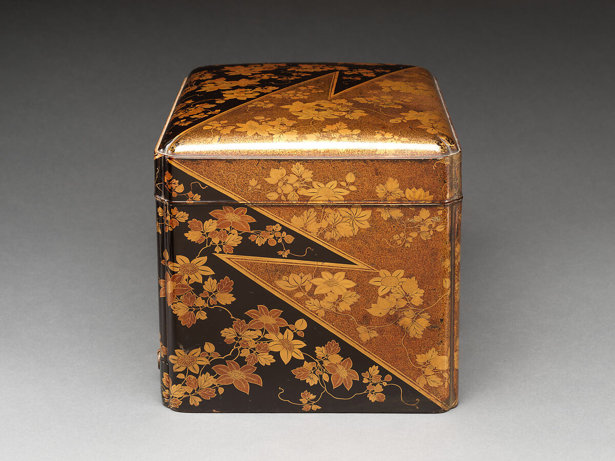 Traveling comb box, Gold makie on black lacquer, Japan