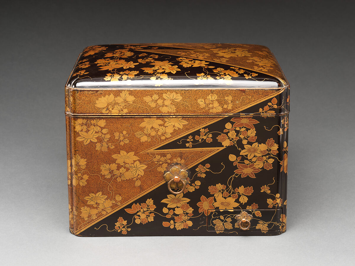 Traveling comb box, Gold makie on black lacquer, Japan