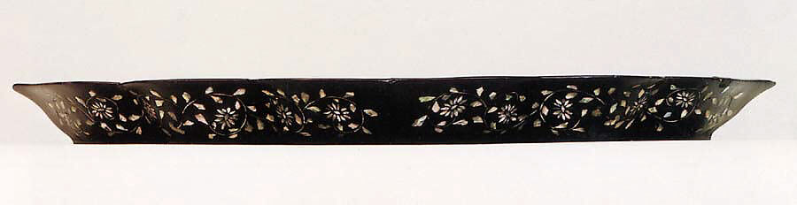 Ogival tray decorated with floral scroll, Lacquer inlaid with mother-of-pearl, Korea