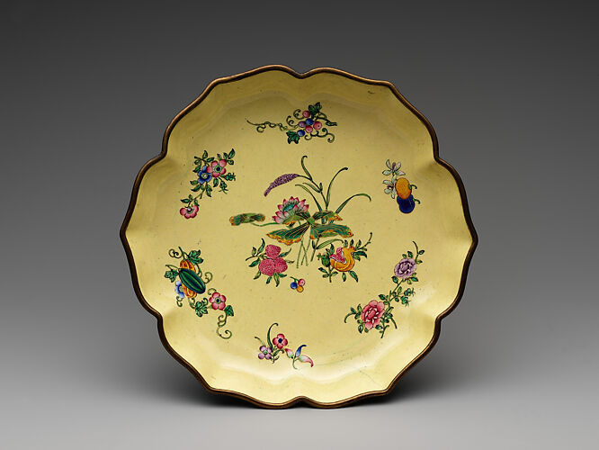 Foliated dish with flowers and fruits