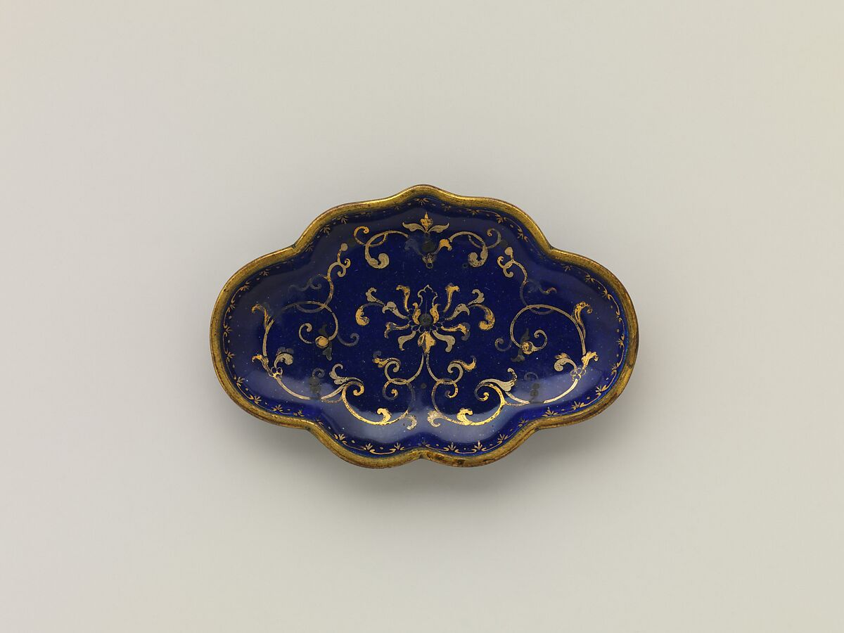 Tray in the Shape of a Flower, Painted enamel and gilding on copper, China 