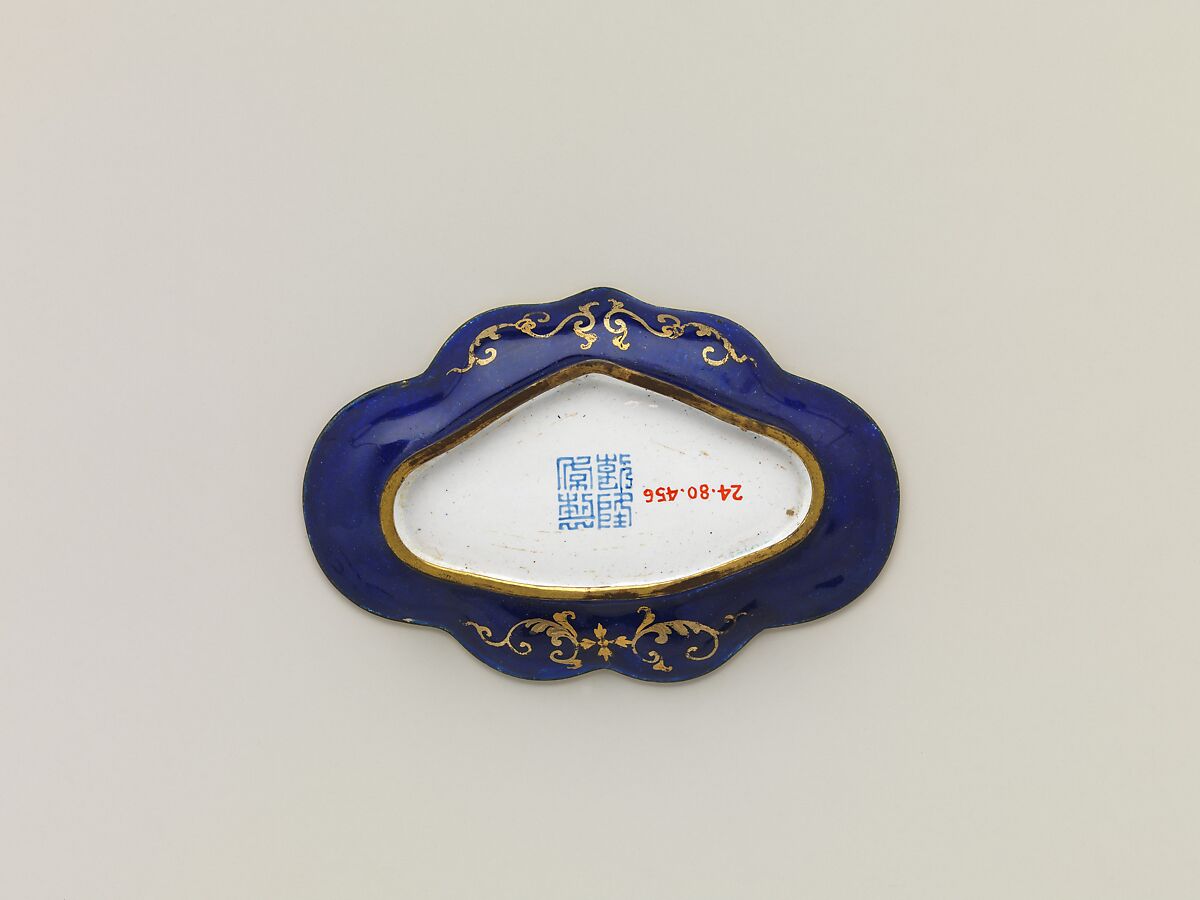Tray in the Shape of a Flower, Painted enamel and gilding on copper, China