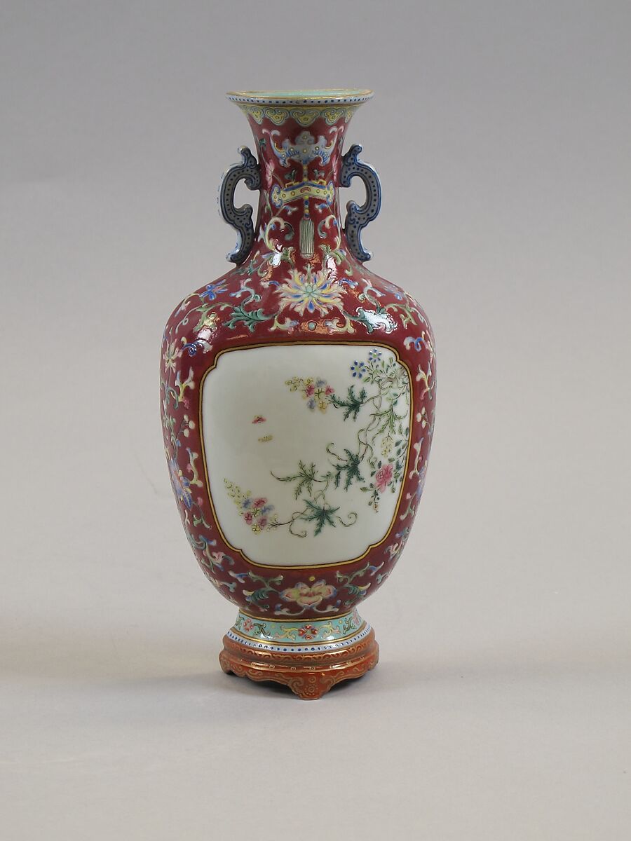 Wall Vase, Porcelain with colored enamels, China 